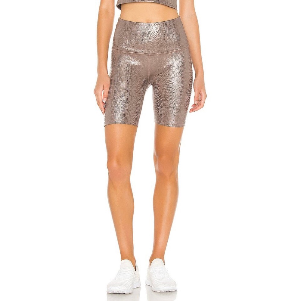 Beyond Yoga Viper Biker Short in metallic Mocha Viper